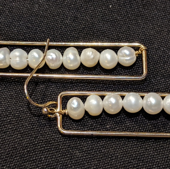Gen Pearl Modernist Geometric Drop Earrings - Picture 4 of 5